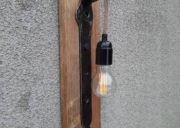 Lampa kinkiet drewniany retro na starej desce, używany na sprzedaż  Trzciel