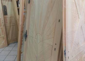 Drzwi sosnowe drewniane ocieplone na sprzedaż  Wieliczka