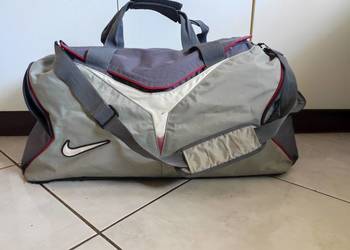 torba na ramię do ręki Nike sportowa walizka firmowa turystyczna lekk na sprzedaż  Kielce