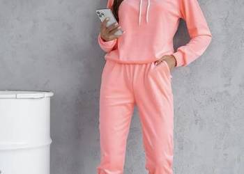 Dres damski welurowy pastelowy pomarańcz L/XL, używany na sprzedaż  Ostrzeszów