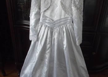 Używany, Piękna sukienka do komunii/komunijna z gipiurą na sprzedaż  Piekary Śląskie