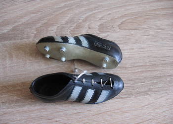 ADIDAS korki piłka nożna zawieszka na lusterko klasyk PRL Fiat Polonez itp na sprzedaż  Przemyśl