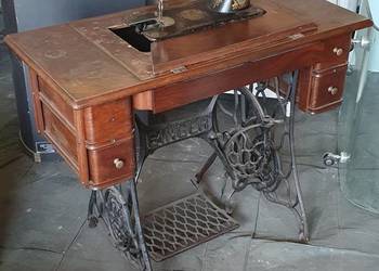 stara maszyna do szycia singer ze stolikiem, używany na sprzedaż  Tomaszów Mazowiecki