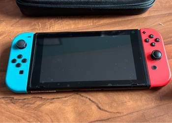 Używany, Konsola Nintendo Switch + 4 gry na sprzedaż  Kowary