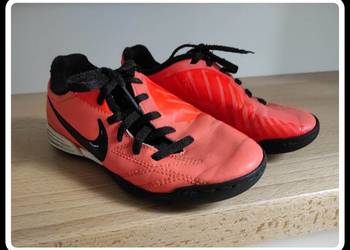 NIKE buty sportowe halówki do piłki nożnej roz. 30 na sprzedaż  Płock
