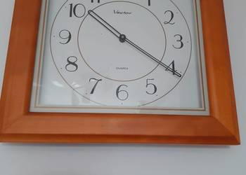 Używany, zegar ścienny w drewnianej oprawie na sprzedaż  Gdańsk