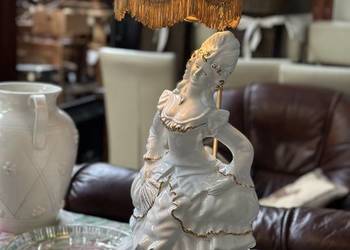 Piękna lampka z porcelanową figurką, używany na sprzedaż  Sławoszewek