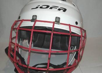 Kask hokejowy biały z czerwoną kratą na sprzedaż  Sanok