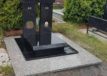 Czarny pomnik urnowy szwed z posadzką antyposlizgową nr.1952 na sprzedaż  Świdnica