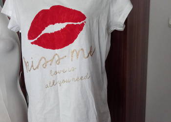 Używany, Koszulka t-shirt biała KISS ME na sprzedaż  Chrzanów