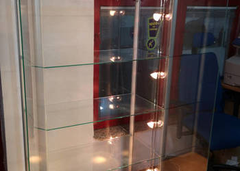 Gablota szklana  z oświetleniem bocznym, używany na sprzedaż  Łódź
