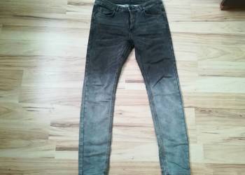 Używany, Spodnie meskie jeans dzins rurki Reseved szare na sprzedaż  Szczebrzeszyn