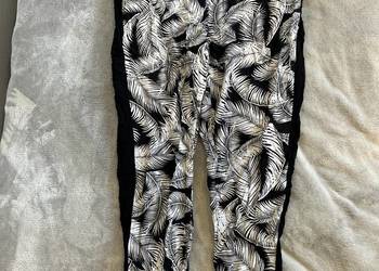 Dresy / spodnie dresowe w liście czarno-białe na sprzedaż  Jasło